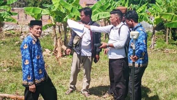Dari Harta Menjadi Berkah: Marton Abdurrahman Dampingi Petugas BPN Kota Gorontalo dalam Pengukuran Tanah Wakaf