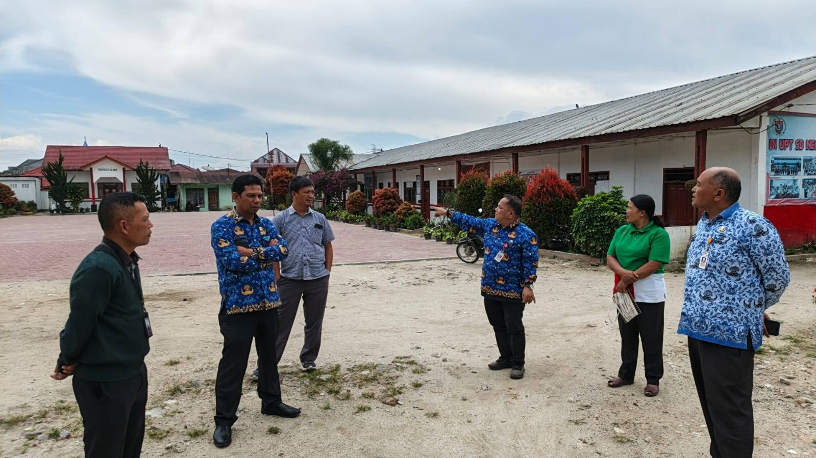Proses Hibah Tanah Kantor KUA Doloksanggul, Pemkab Humbang Hasundutan Melakukan Pengukuran Tanah