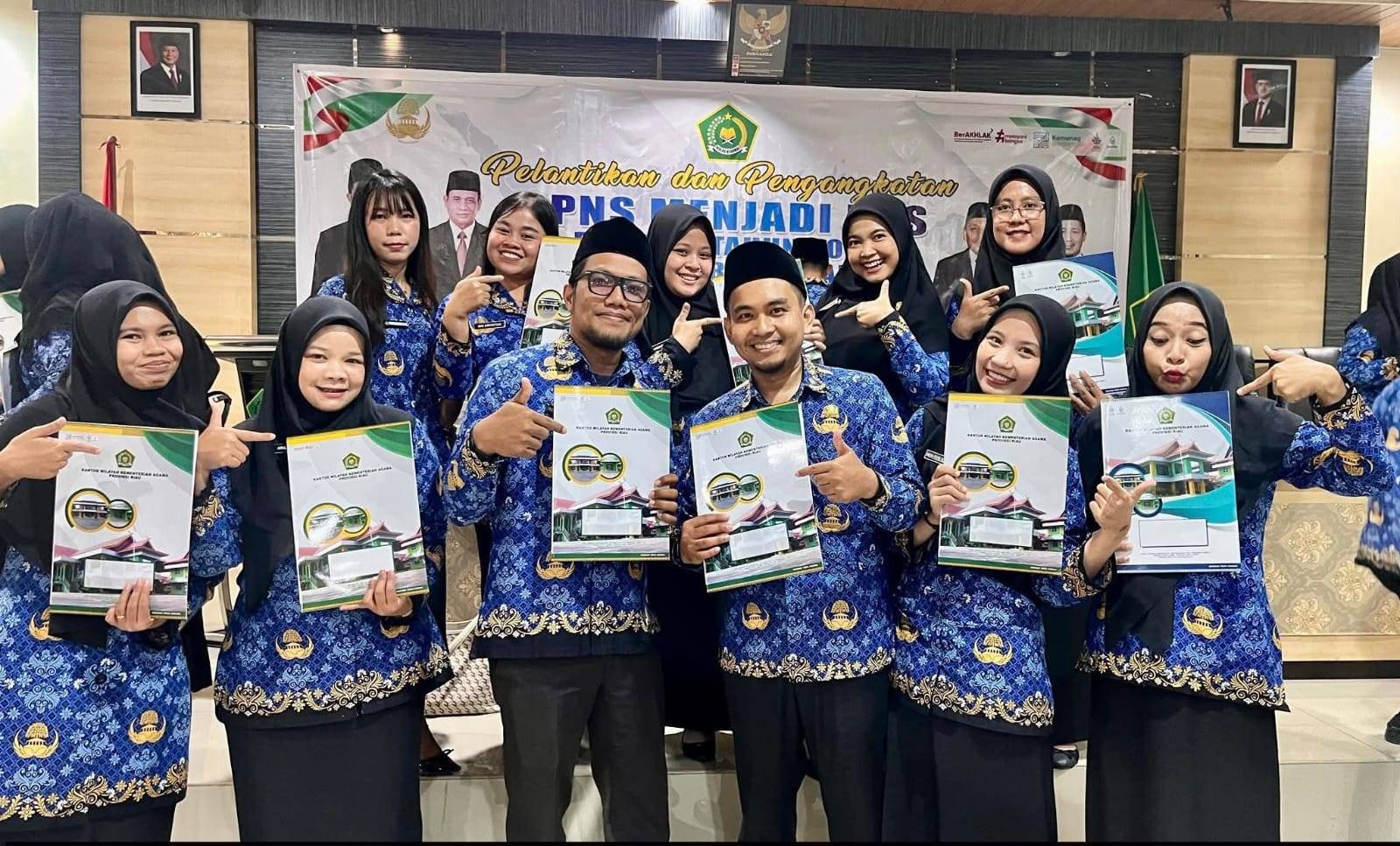 Jemi Harti Nepon, Penghulu Kota Pekanbaru Di Lantik Menjadi ASN Penuh. 