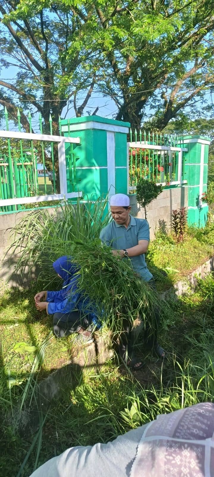 GEMAH ASRI Dorong Budaya Bersih di Halaman Kantor KUA Pusaka Bantimurung