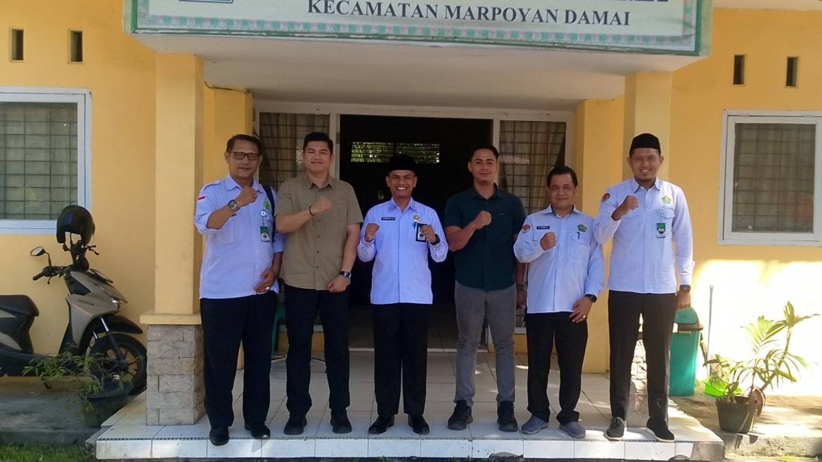 Satgaswil Densus 88 Kunjungi KUA Marpoyan Damai, Disambut Hangat Kepala KUA dan Penyuluh Agama