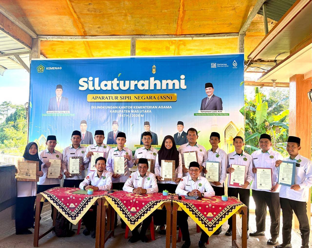 SK PNS Diserahkan Langsung, Penghulu KUA Tuhemberua Siap Jadi ASN Profesional