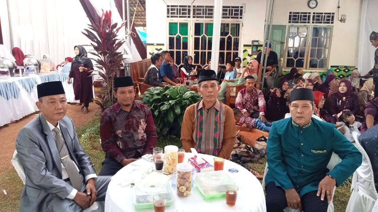 Kepala KUA Sekampung Udik Pimpin Pencatatan Nikah