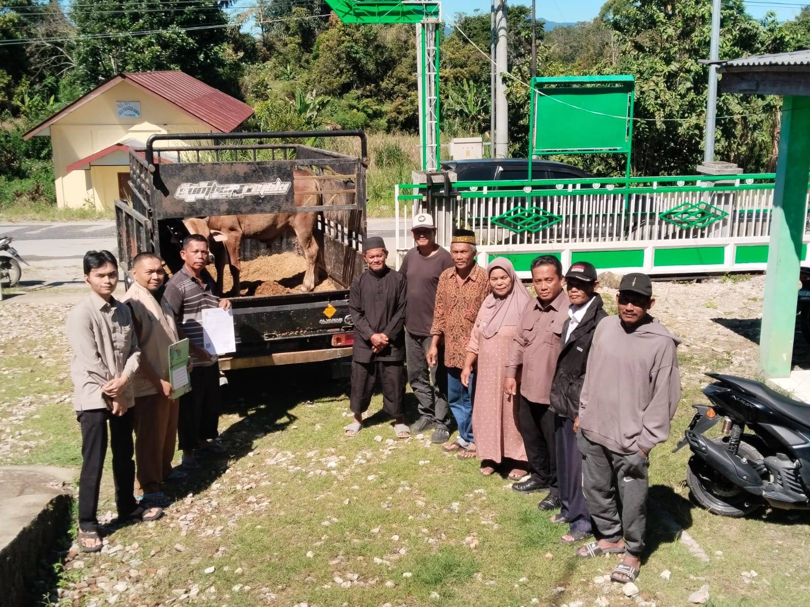KUA Habinsaran dan BKM Al Irsyad Parsoburan Terima Bantuan Hewan Kurban Gubsu Dalam Rangka Idul Adha 1447H/2026M