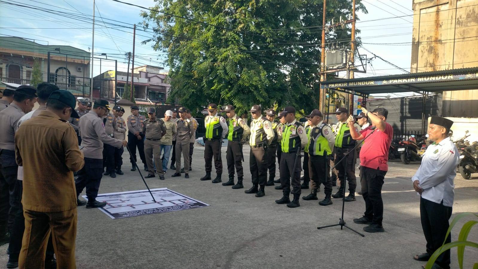 Kepala KUA Tualang Hadiri Apel Pengamanan Pawai Iduladha 1447 H di Halaman Polsek Tualang