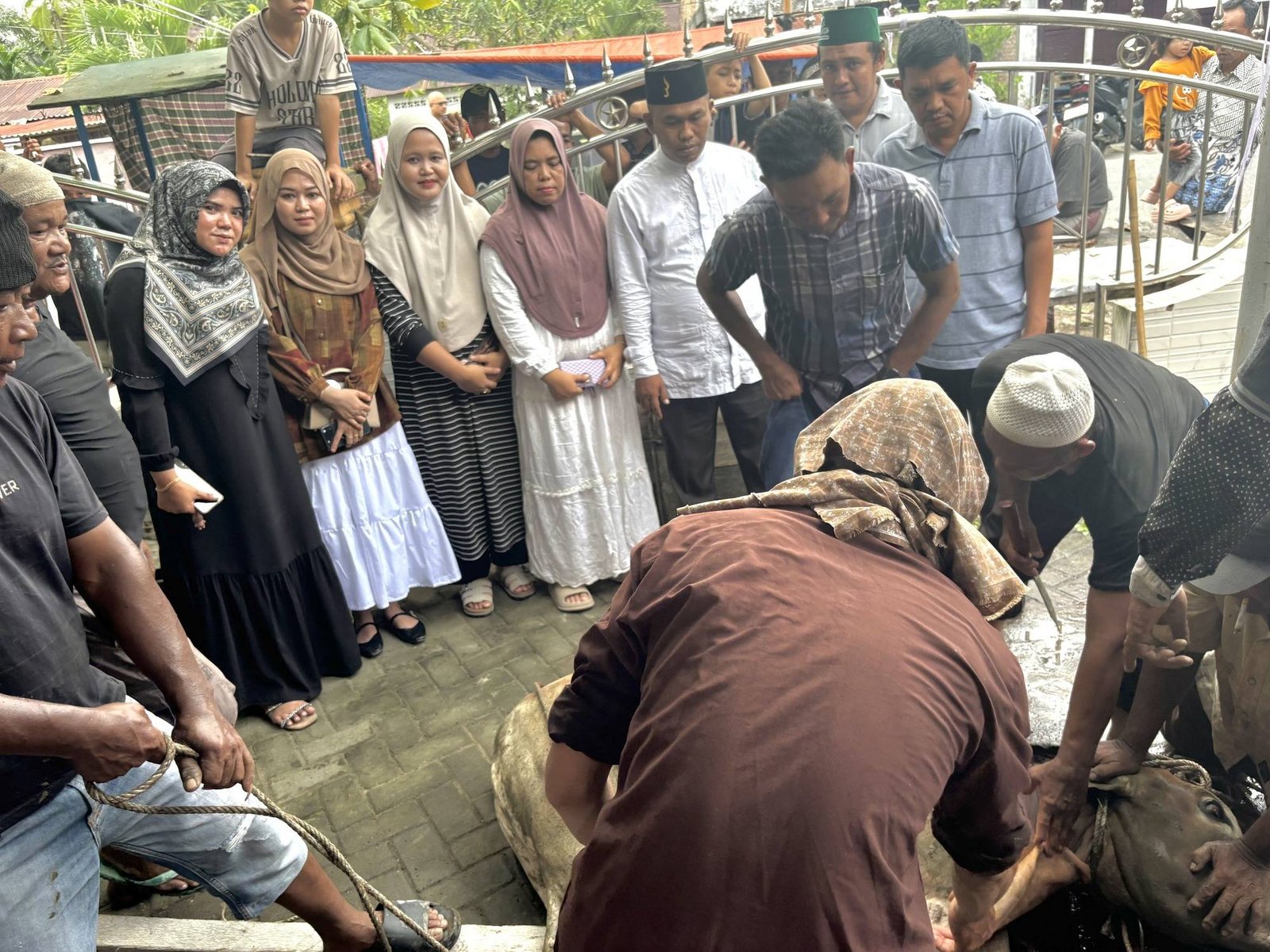 KUA Sei Kepayang Berpartisipasi dalam Penyembelihan Hewan Kurban di Dusun II Desa Sei Kepayang