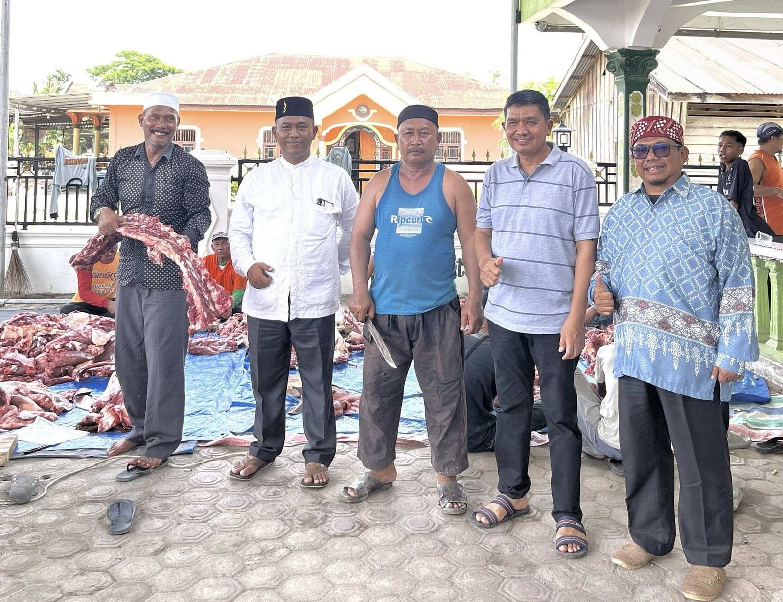 PLT Camat dan Kepala KUA Sei Kepayang Kunjungi Penyembelihan Hewan Qurban di Sejumlah Desa