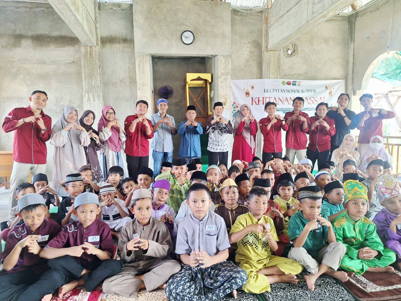 Dua Topi, Satu Hati: Marton Abdurrahman Pimpin Yayasan Safaz 'Ain Selenggarakan Khitanan Massal 66 Anak Santri di Lingkungan LKSA