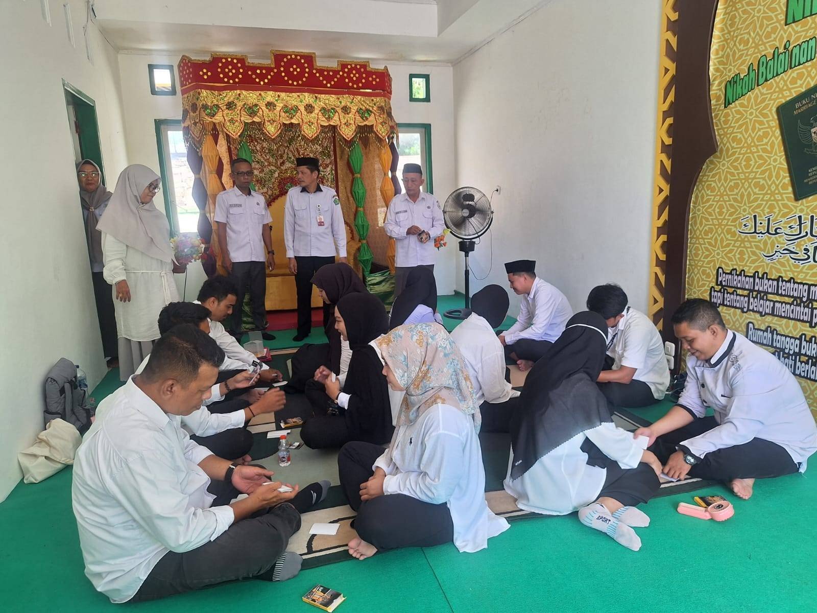 Dari BSC hingga Ijab Kabul : Penghulu Sabrun Haras & Kepala KUA Marton Abdurrahman Bekali 6 Pasang Catin dengan Bimwin Mandiri Interaktif
