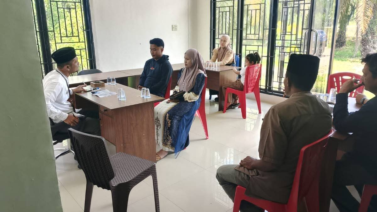 KUA Rimba Melintang Dampingi Prosesi Syahadat, Marito Caesilia Gultom Resmi Memeluk Islam