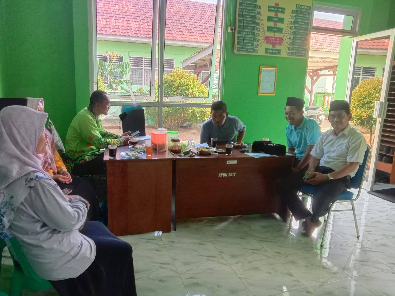 21 Izin Operasional Majelis Taklim Terbit Sekaligus, Plh. Kepala KUA Raman Utara Beri Apresiasi Tinggi kepada Penyuluh dan Operator Simpenais