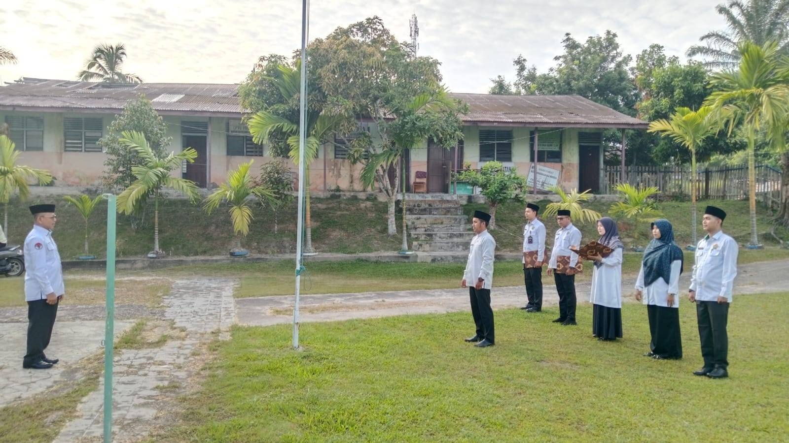 Pimpin Apel Senin Pagi, Ini Pesan Kepala KUA Pangean Kepada Jajarannya