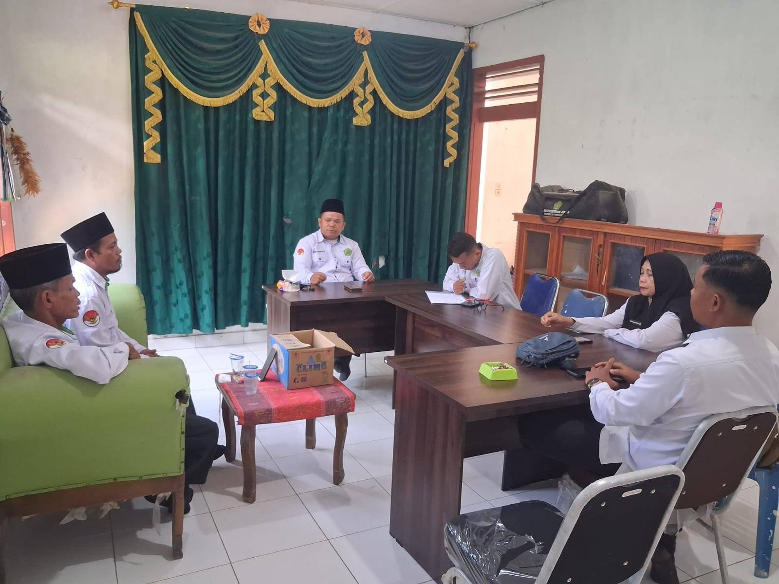 Rapat Bulanan KUA Habinsaran, Nassau, dan Borbor Bahas Peningkatan Pelayanan serta Pembinaan Keagamaan