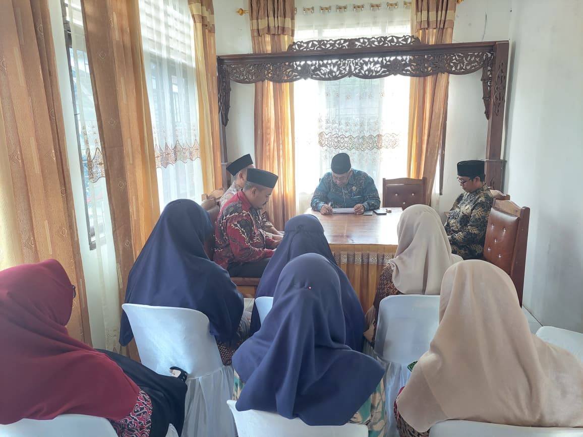Rakor KUA Tapian Dolok Bahas Evaluasi Kinerja, Persiapan Kepulangan Haji, dan Penguatan Literasi Wakaf