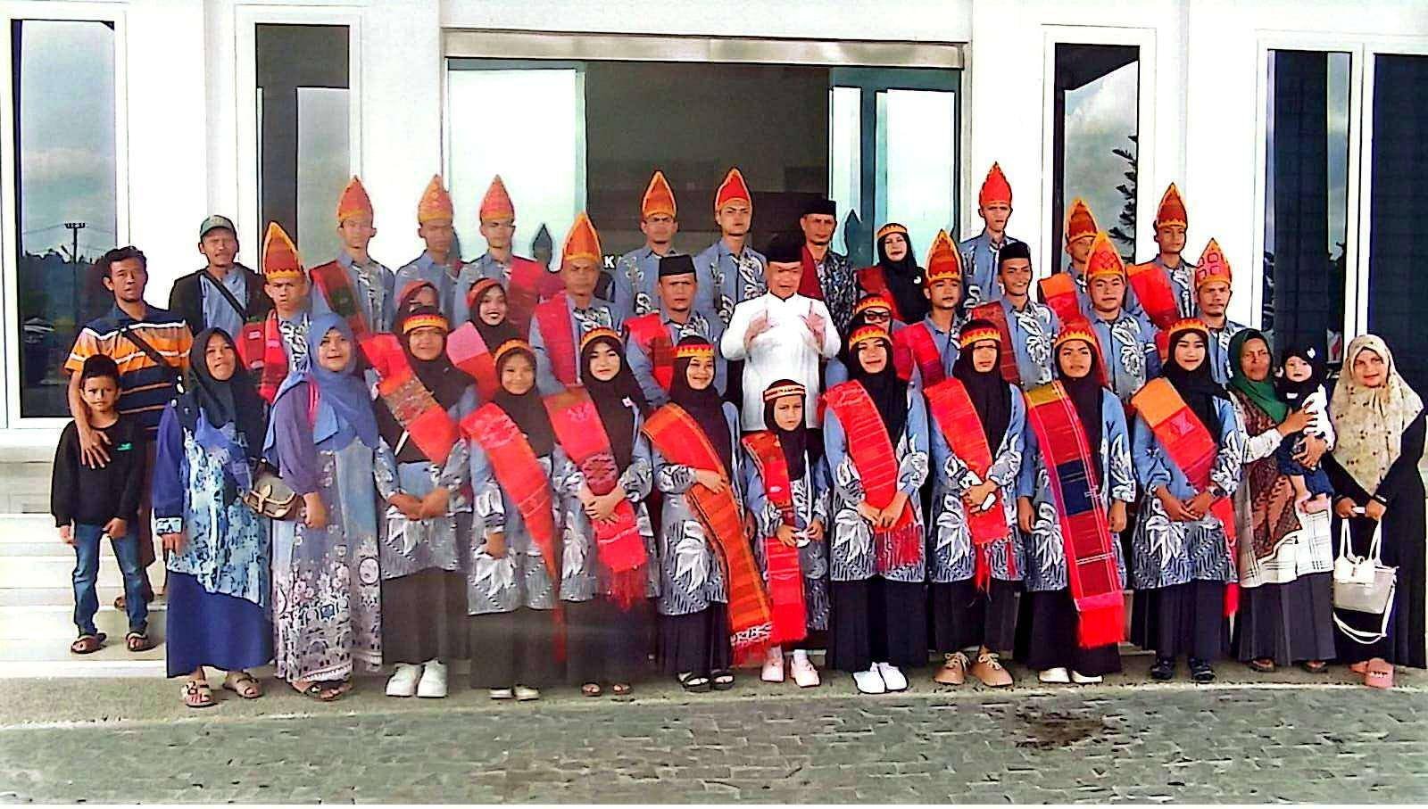 Kepala KUA Doloksanggul Menghadiri Pelepasan Keberangkatan Kafilah MTQ Kabupaten Humbang Hasundutan