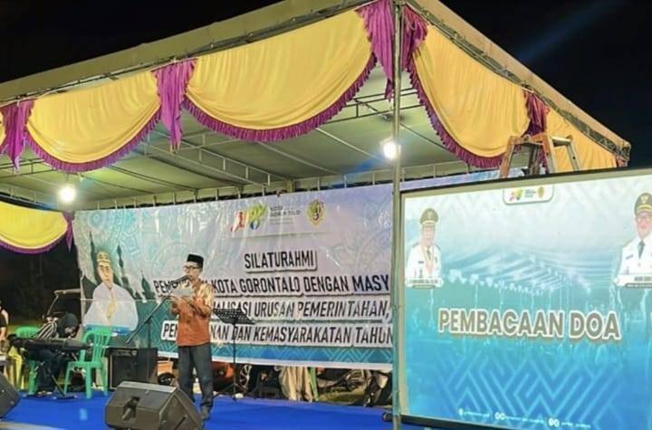 Kepala KUA Dungingi Pimpin Doa dalam Kunjungan Silaturahmi Walikota Gorontalo Bersama Warga