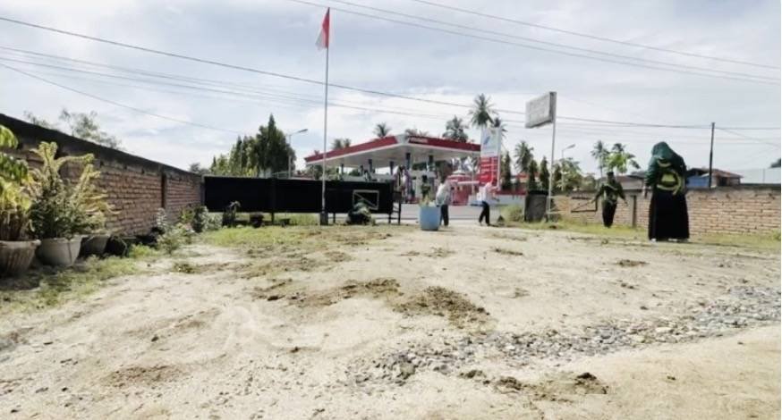 Ciptakan Lingkungan Kerja yang Bersih dan Nyaman, KUA Sei Kepayang Laksanakan Gotong Royong