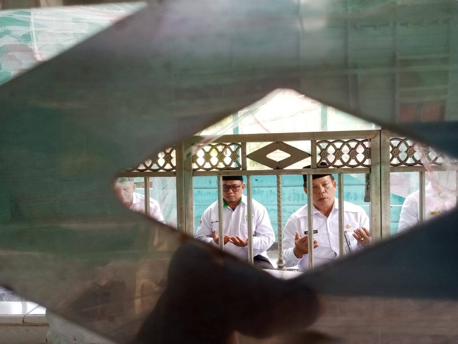 Mengenang Jejak Ulama, Kepala KUA Sei Kepayang Dampingi Kepala Kankemenag Asahan Ziarah ke Makam Syekh