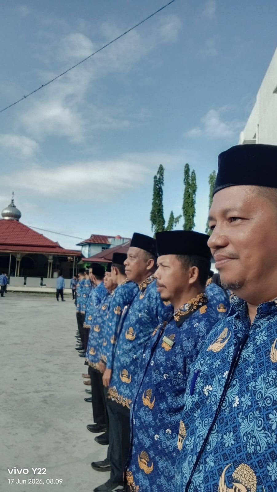 Pengurus dan Anggota APRI Padang Pariaman Hadiri Upacara Penghormatan Bendera Merah Putih dan Doa di Kemenag