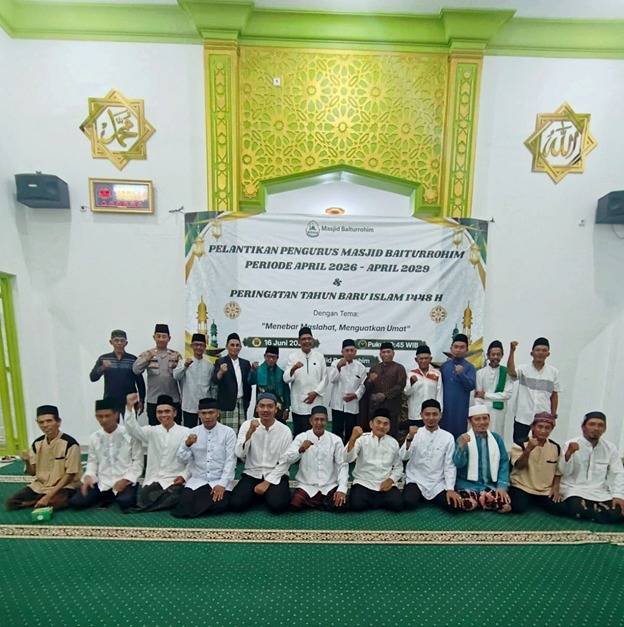 KUKUHKAN PENGURUS BKM BAITURROHIM, KEPALA KUA KECAMATAN BUMI WARAS KOTA BANDAR LAMPUNG MINTA PENGURUS DAPAT BERSINERGI
