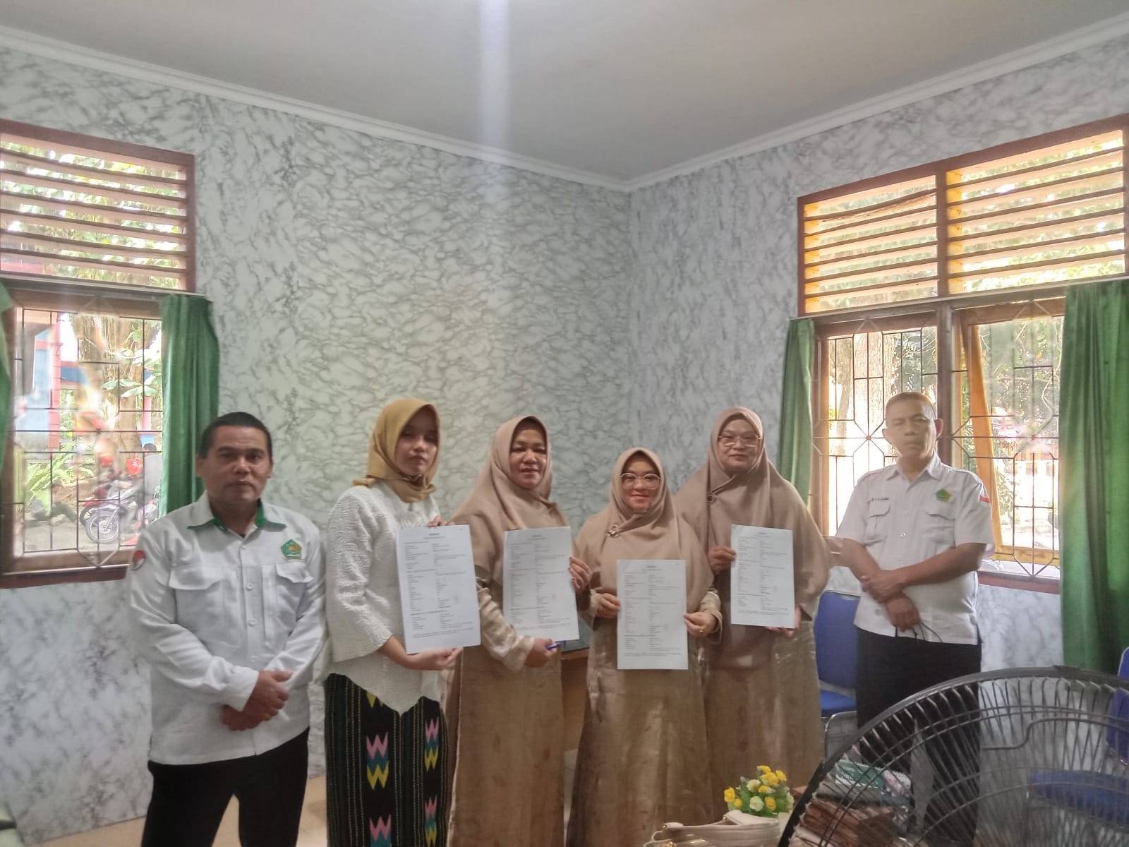 Kepala KUA Tualang Tanda Tangani Ikrar Wakaf Lahan untuk Sarana Pendidikan