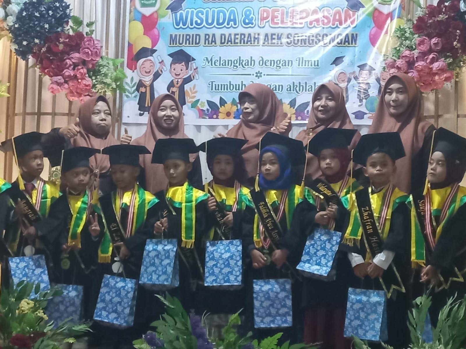 Wujud Dukungan terhadap Pendidikan, KUA Aek Songsongan Hadiri Wisuda dan Pelepasan 60 Murid RA Daerah Aek Songsongan