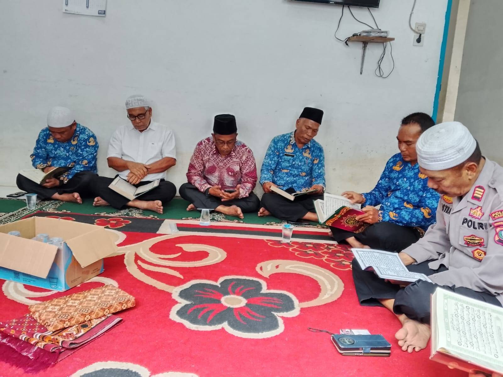Khatam Qur'an Tahap ke-95 dan Pengucapan Syahadat Berlangsung Khidmat di Kecamatan Muarasipongi