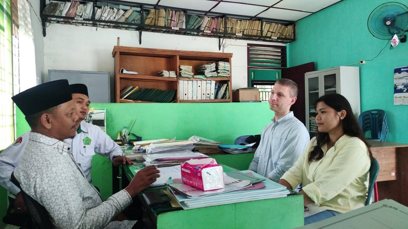 KUA Kuala Layani Pendaftaran Nikah WNA Asal Belgia dan Berikan Penasehatan Pernikahan kepada Catin