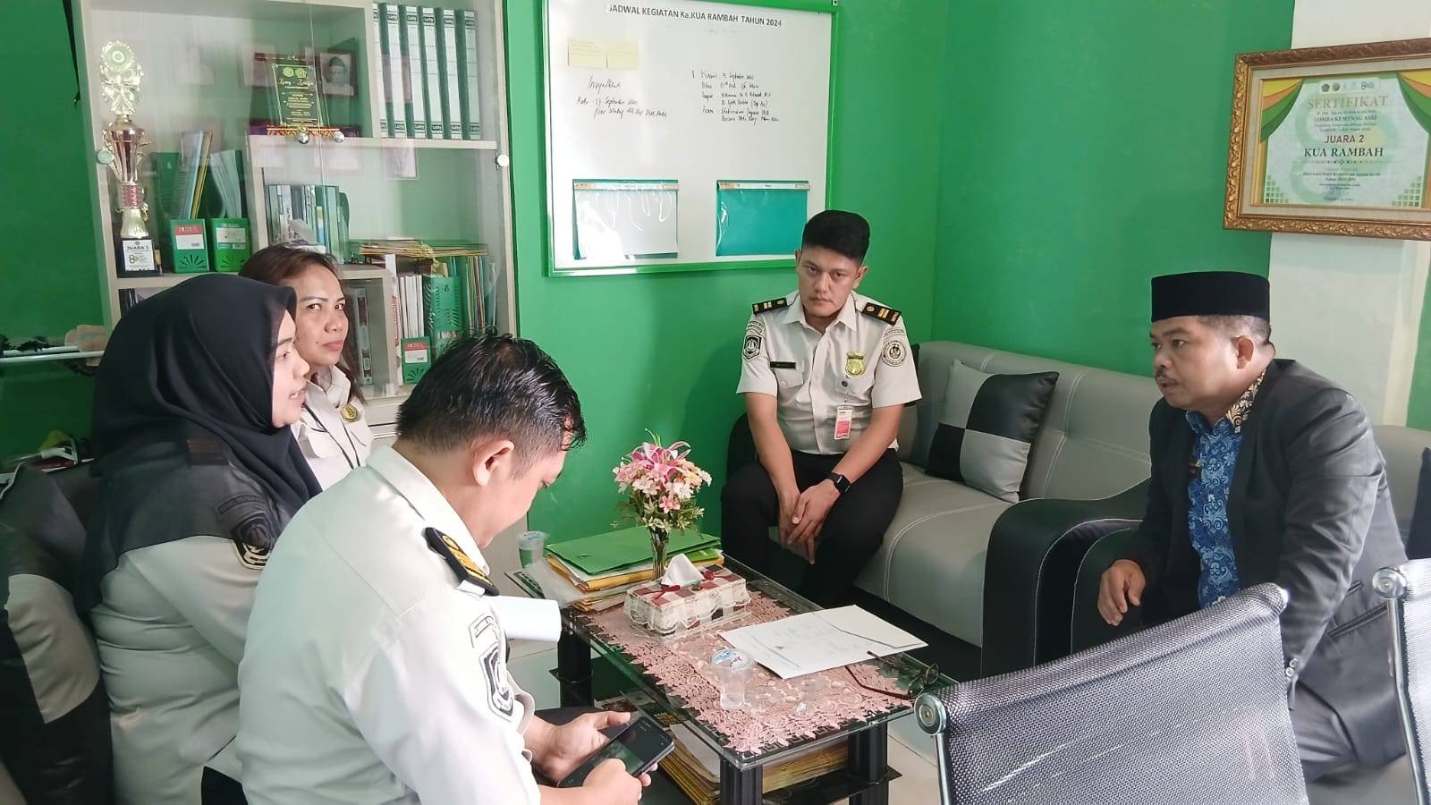 Kanwil Imigrasi Riau Kunjungi KUA Rambah, Verifikasi Data Pernikahan Campuran untuk Pengurusan Kewarganegaraan Anak