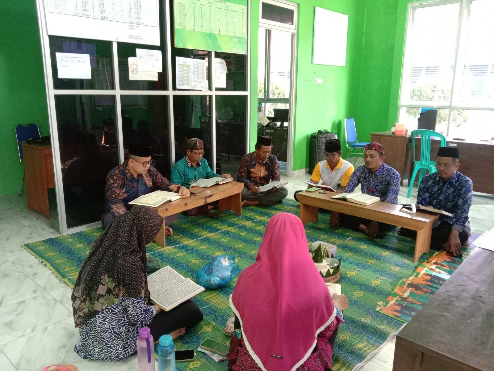 Khotmil Quran Rutin, KUA Raman Utara Perkuat Spiritualitas Pegawai