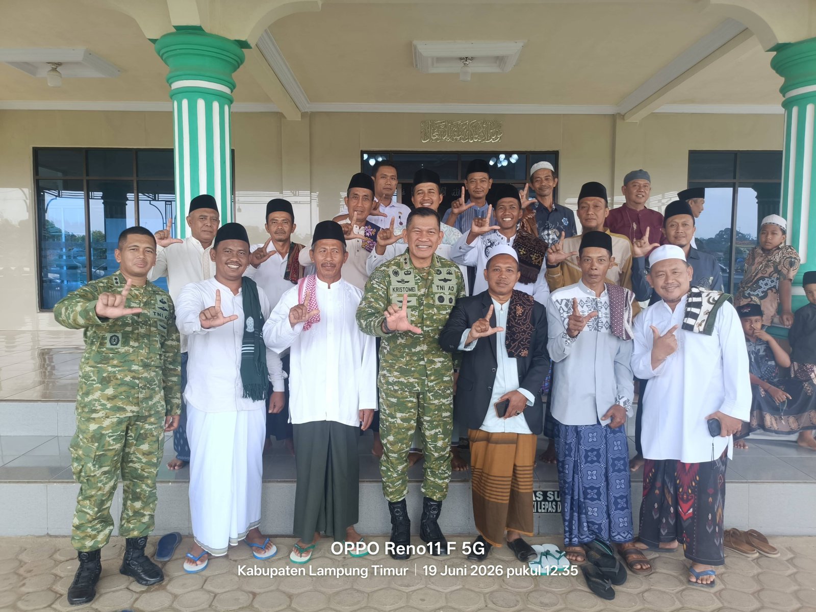 Penghulu KUA Way Jepara Jadi Khatib Jumat pada Kunjungan Pangdam XXI/Radin Inten