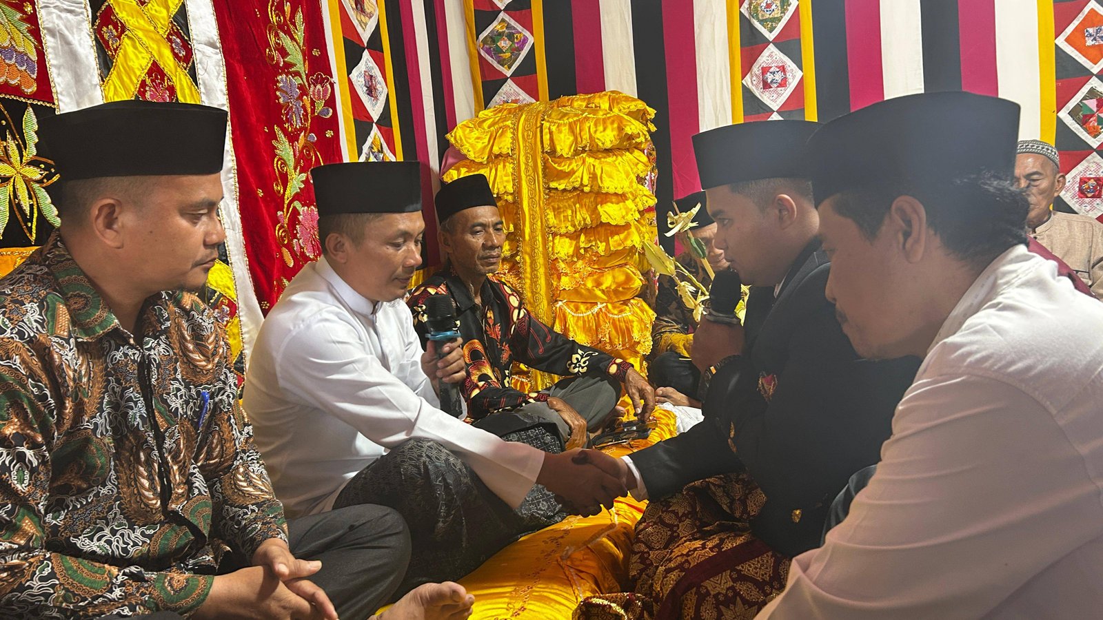 Kepala KUA Lahewa Timur Pimpin Prosesi Akad Nikah, Ajak Libatkan Allah dalam Setiap Langkah
