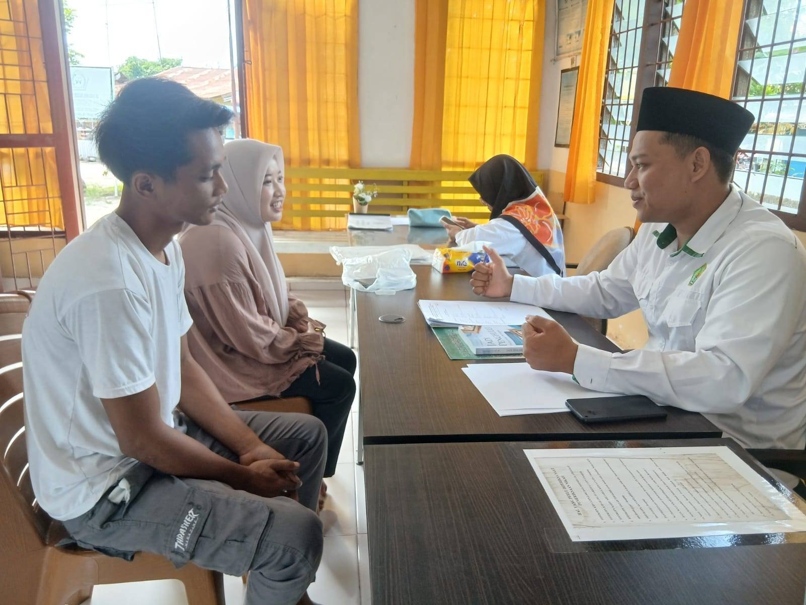 Penghulu KUA Kotarih Ajak Catin Bangun Keluarga dengan Saling Memahami