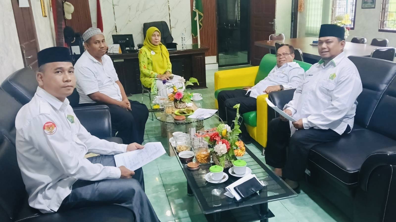 Ka. KUA Sei Kepayang Dampingi Audiensi Panitia Haul Syekh Musthofa BS Rokan dengan Ka. Kankemenag Asahan