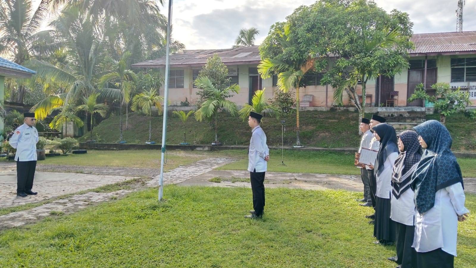 Pimpin Apel Pagi, Kepala KUA Pangean Tekankan Pentingnya Mengaplikasikan Lima Nilai Budaya Kerja Kemenag