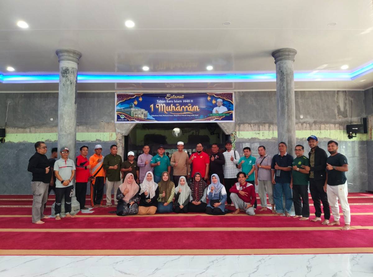KUA Kecamatan Lima Puluh Laksanakan Gerakan Bersih-Bersih Masjid.