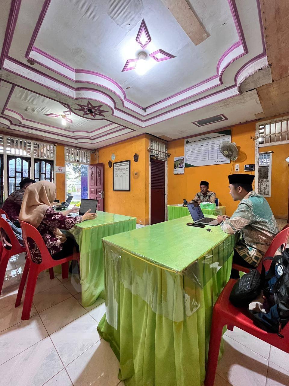 KUA Gunungsitoli Utara Perkuat Pembinaan Internal Keagamaan Pegawai