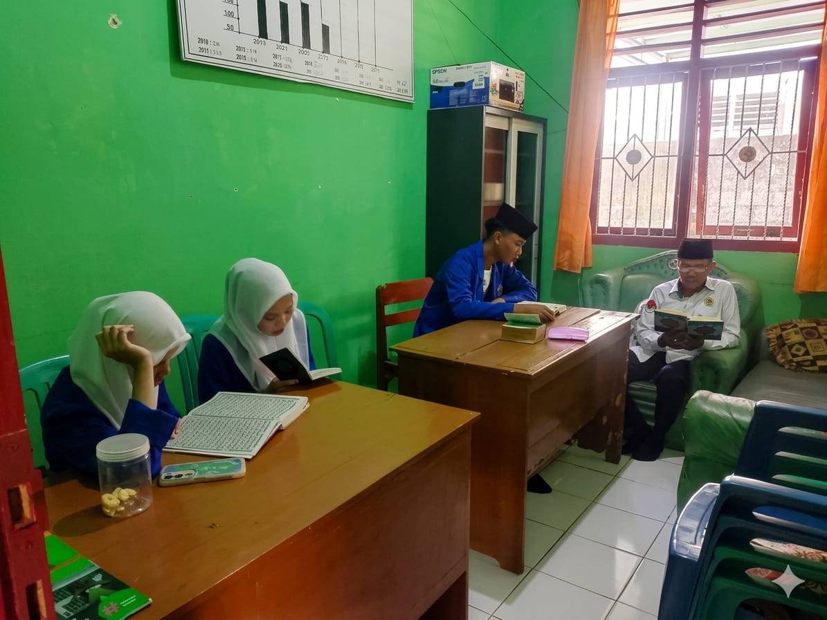 KUA Mataram Baru Giatkan Tadarus, One Day One Juz Sebelum Aktivitas Layanan 