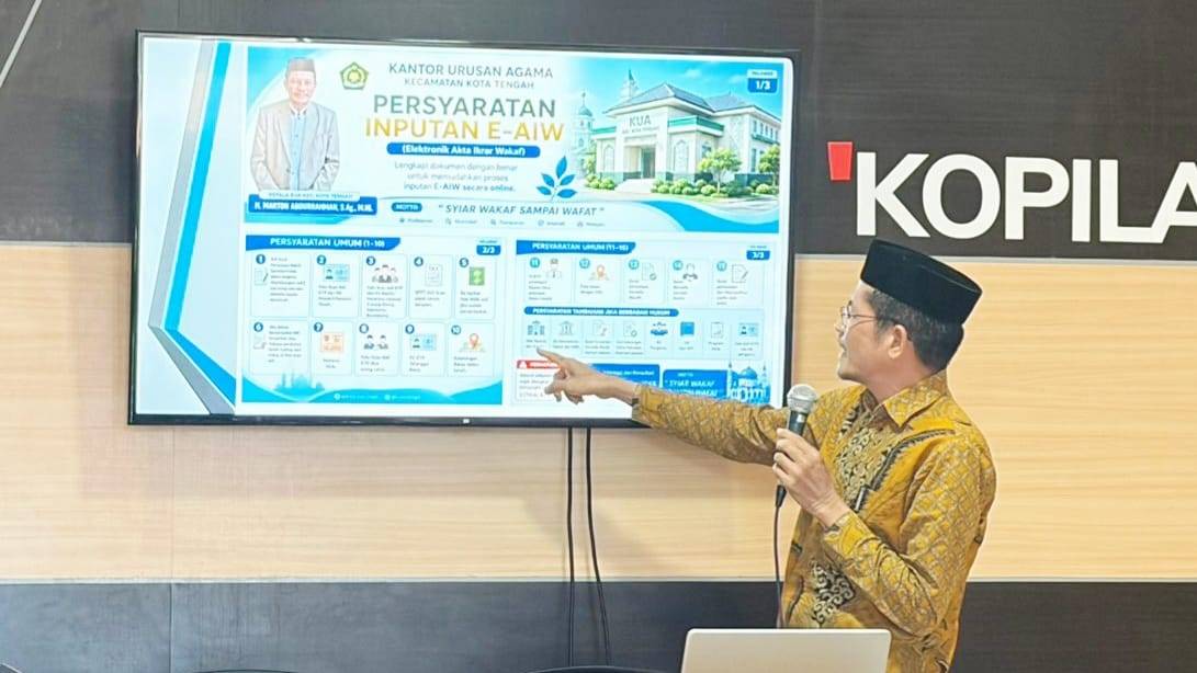 Wujudkan Wakaf Digital, Kepala KUA Kota Tengah Jadi Pemateri Tunggal Bimtek E-AIW bagi Operator Siwak Se-Kota Gorontalo