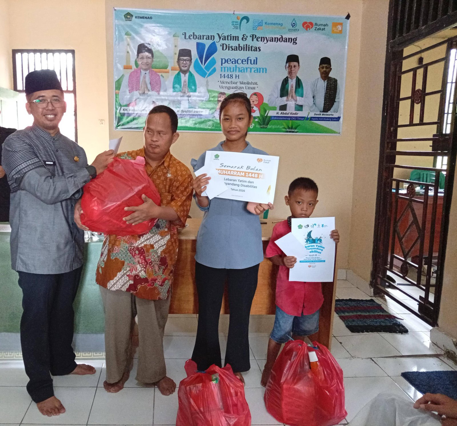 KUA Madang Suku II Gandeng Rumah Zakat Rayakan Lebaran Yatim & Disabilitas