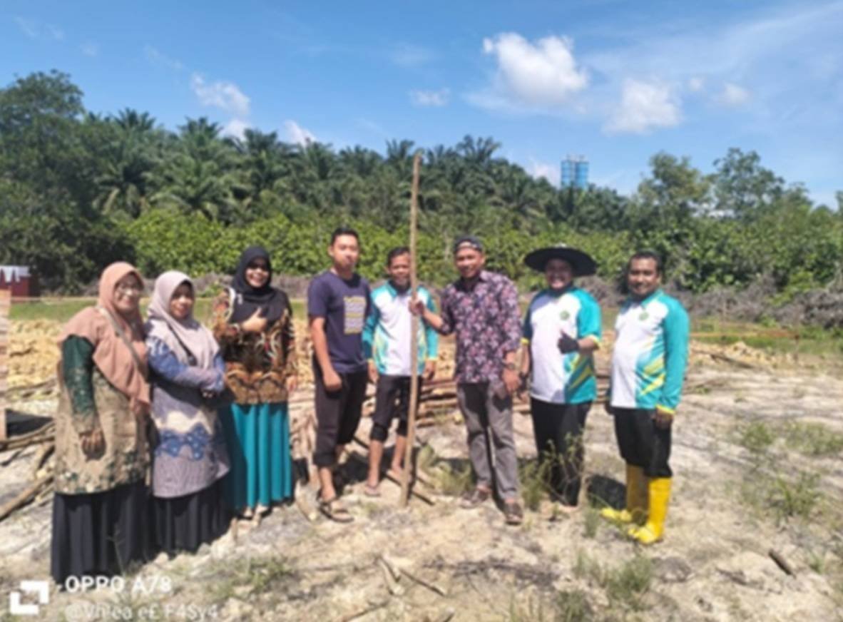 Wujudkan Ekoteologi, KUA Bathin Solapan Hijaukan Lokasi Gedung Baru dengan Pohon Produktif