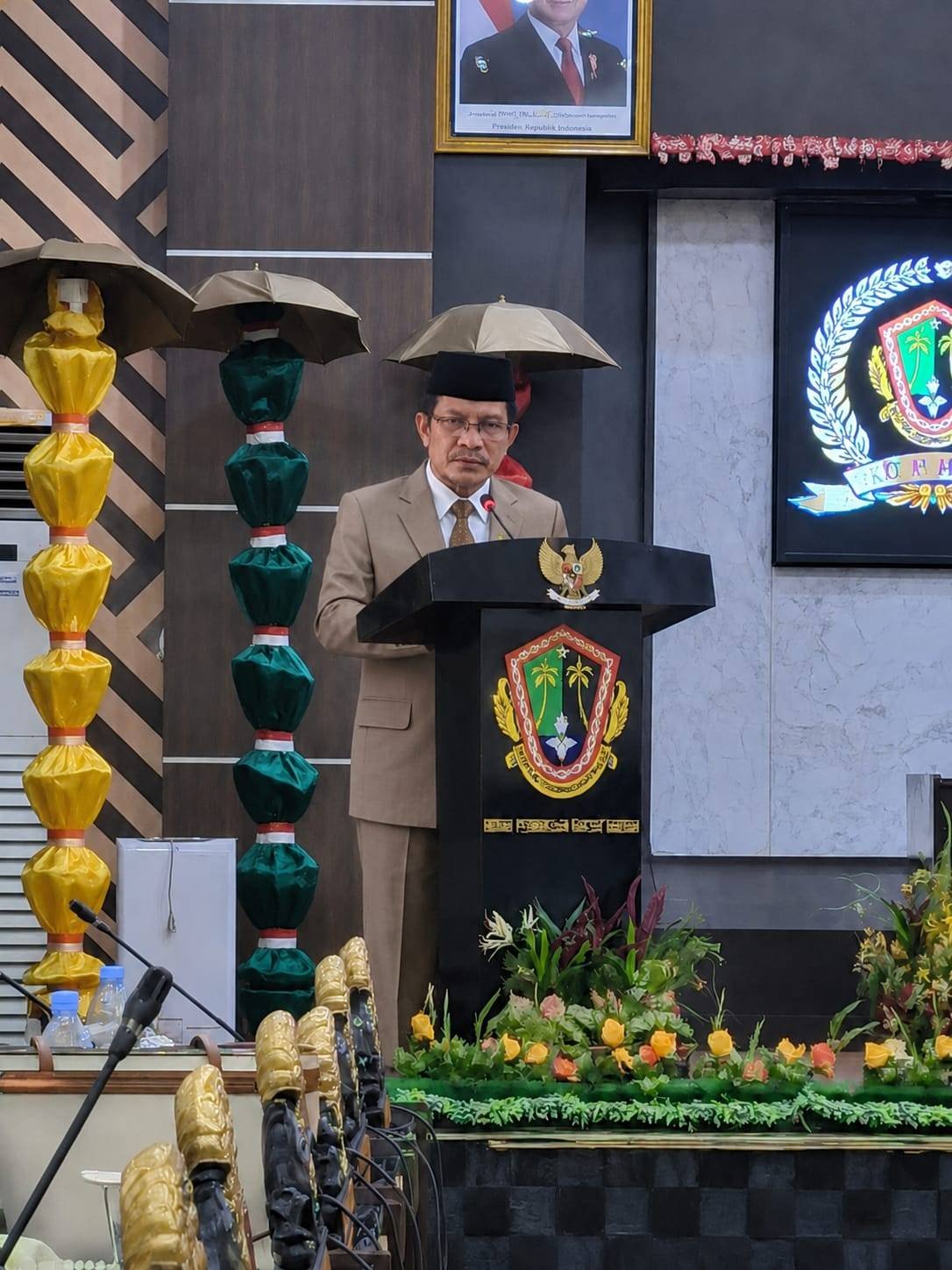 Puncak Legitimasi APBD 2025 : H. Marton Abdurrahman Pimpin Doa & Dampingi Kakan Kemenag Kota Gorontalo di Rapat Paripurna DPRD