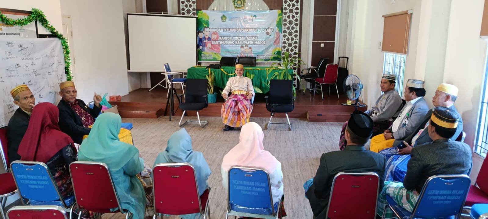 Merawat Tradisi, Menjemput Kemajuan: KUA Pusaka Bantimurung Gelar Rapat Koordinasi dalam Balutan Busana Adat Bugis-Makassar pada HUT ke-67 Kabupaten Maros