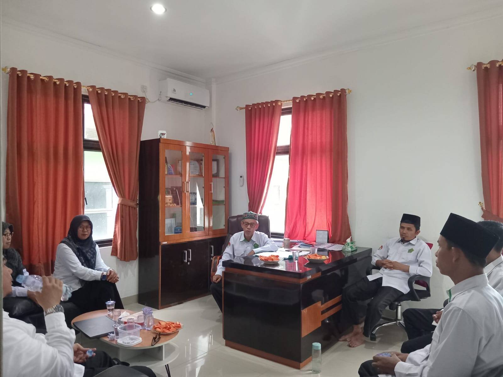 Perkokoh Solidaritas Pegawai, KUA Pekanbaru Kota Gelar Pertemuan Rutin Bulanan