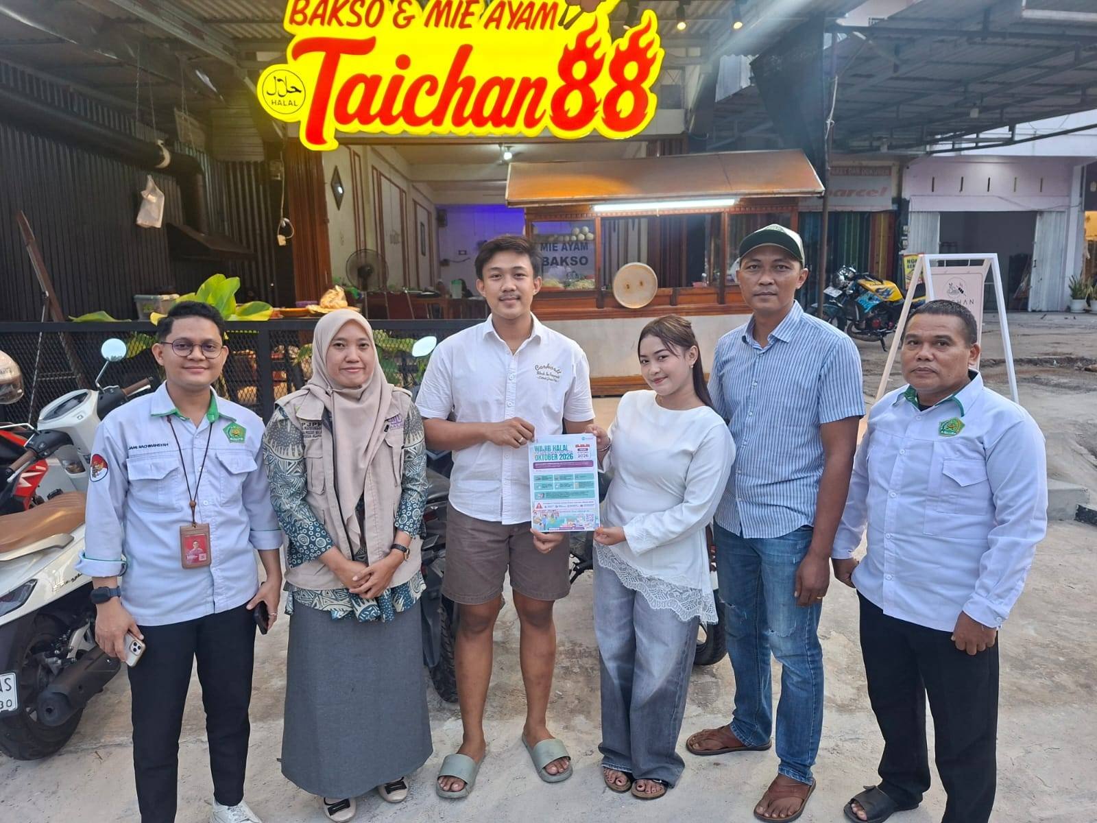 Dukung Produk  Kuliner Aman dan Halal, Kepala KUA Tualang Dampingi Petugas Halal Kabupaten Siak Lakukan Sertifikasi di Perawang