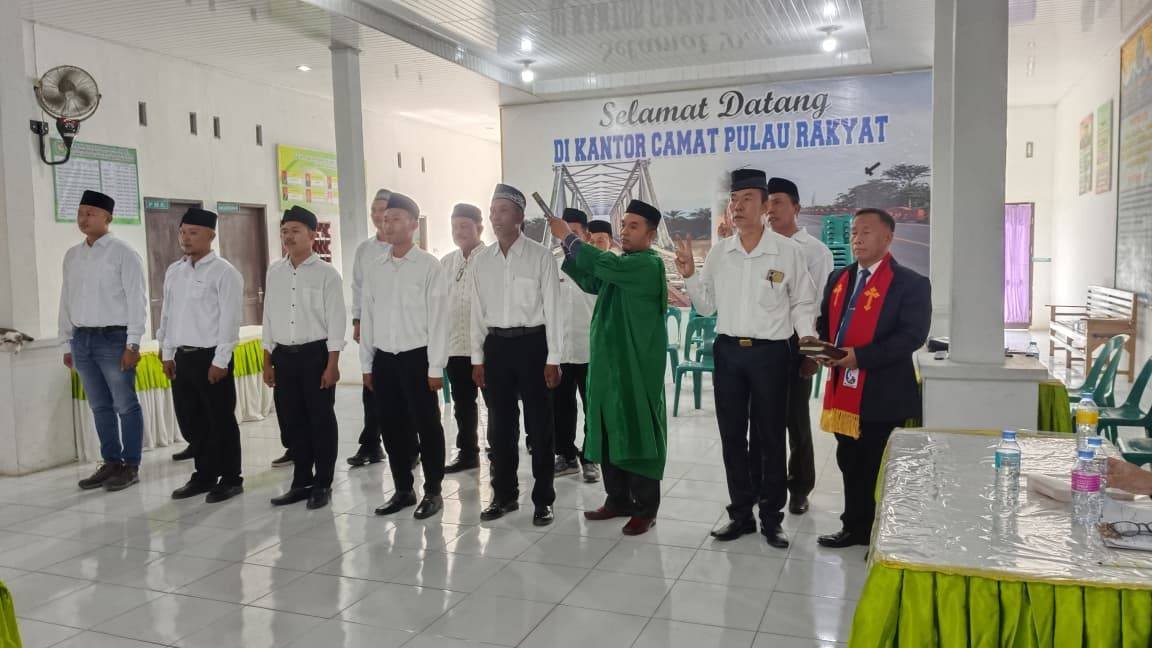 Pelantikan BPD Pulau Rakyat, Kepala KUA Bertindak Sebagai Rohaniawan
