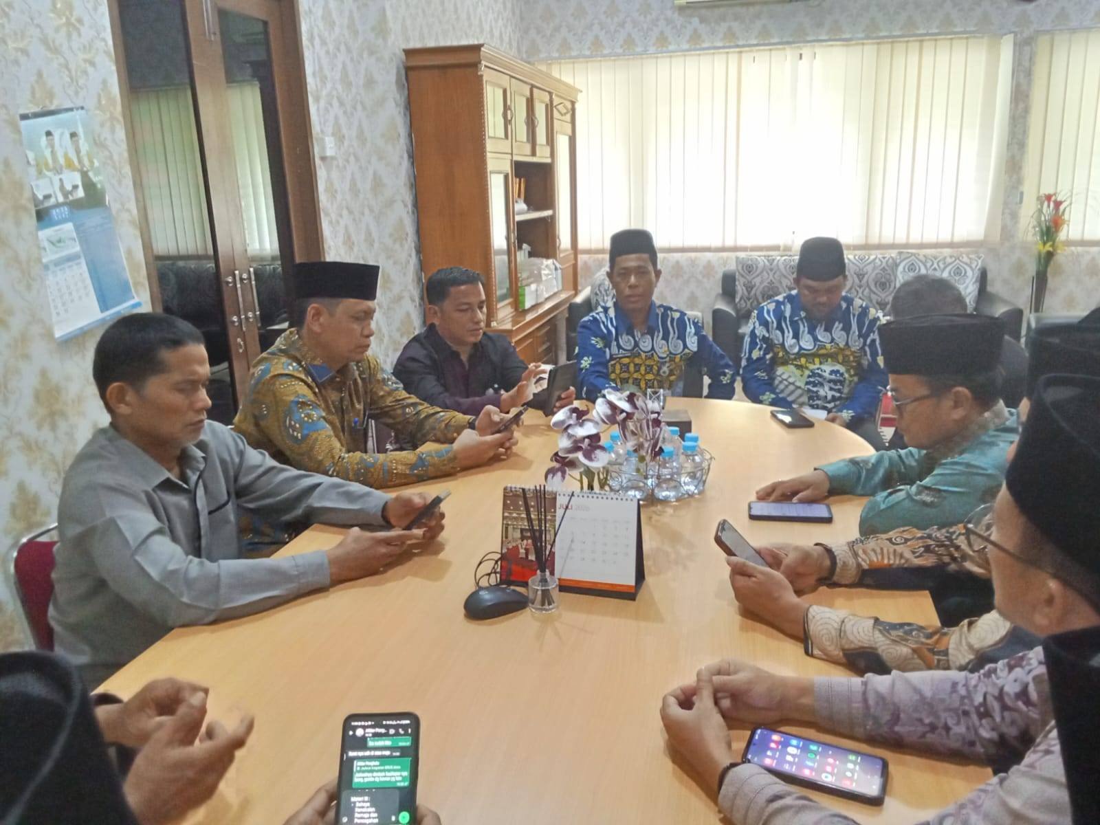 Ka. KUA Se-Kota Pekanbaru Bahas Rasdhul Qiblat Bersama Kabid Urais Kanwil Kemenag Provinsi Riau