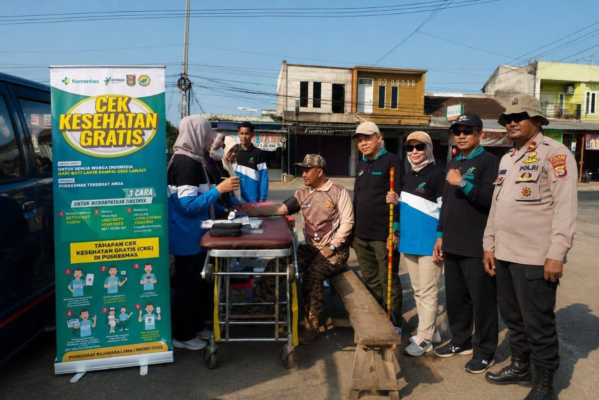 Kolaborasi Mewujudkan Kecamatan Sehat: Kepala KUA Labuhan Ratu Ikuti Senam, Aksi Bersih, dan CKG
