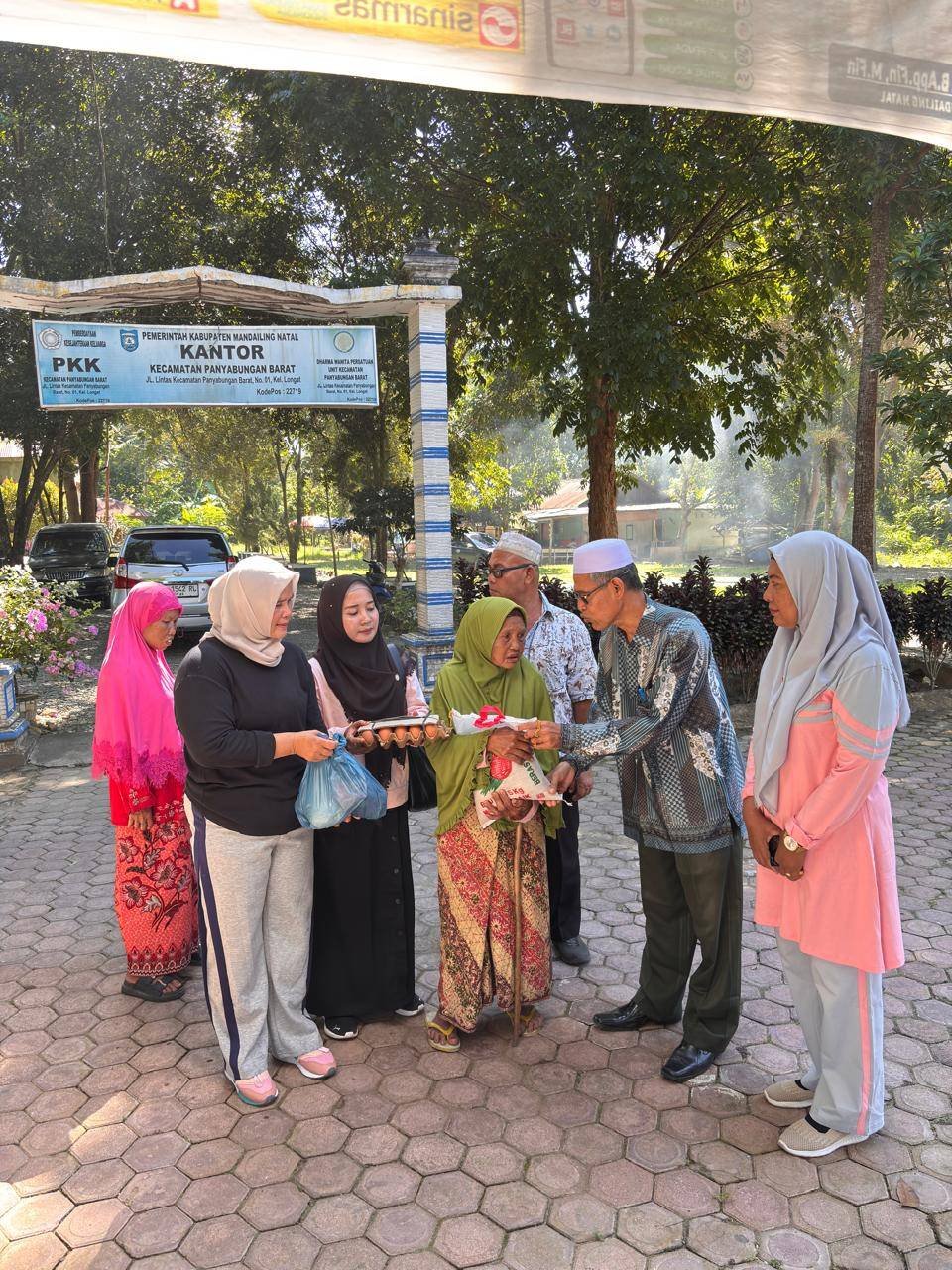 KUA Panyabungan Barat Bersama Lintas Sektoral Gelar Gerakan Amal Saleh (GAS) Untuk Masyarakat