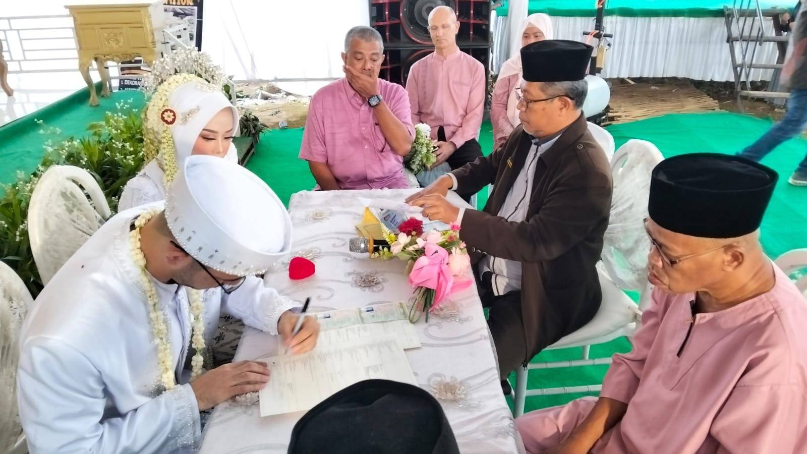 Kepala KUA Marga Tiga Tekankan Lima Rukun Nikah kepada Pengantin